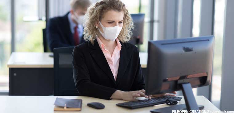 office worker wearing a mask (FILEOPEN CREATION/Shutterstock.com)