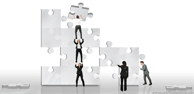 teamwork on puzzle (alphaspirit/Shutterstock.com)